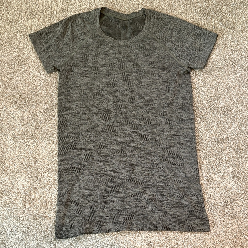 Women’s Lululemon Swiftly Tech— size 6– green/black